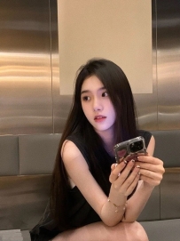 #某公司新簽約模特  #清秀柔美的小姐姐 面容清秀 肌膚雪白