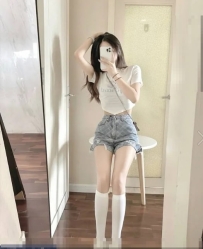 初音 158 C 19 第一次下海  清純瘦瘦的 很有女友FU 現在可試車