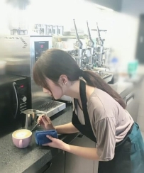 高雄叫小姐 咖啡店小妹 玉榮 清純甜美 很卡哇伊的一個女生